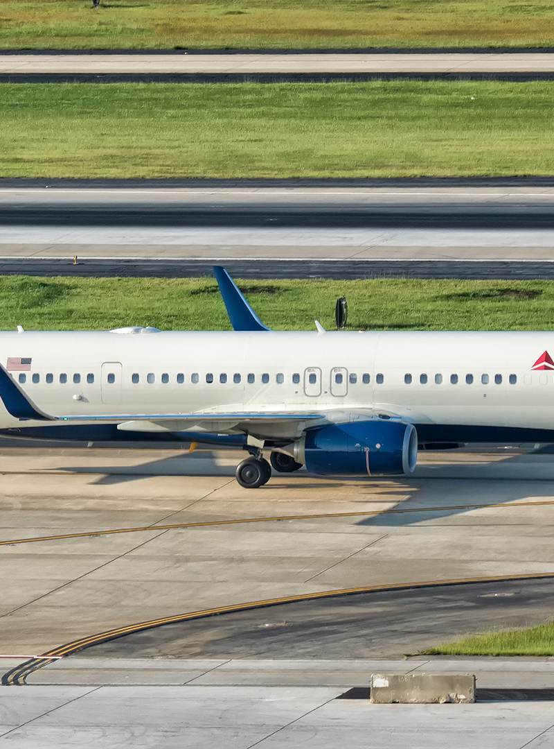 N808DN - Twin-engine aircraft