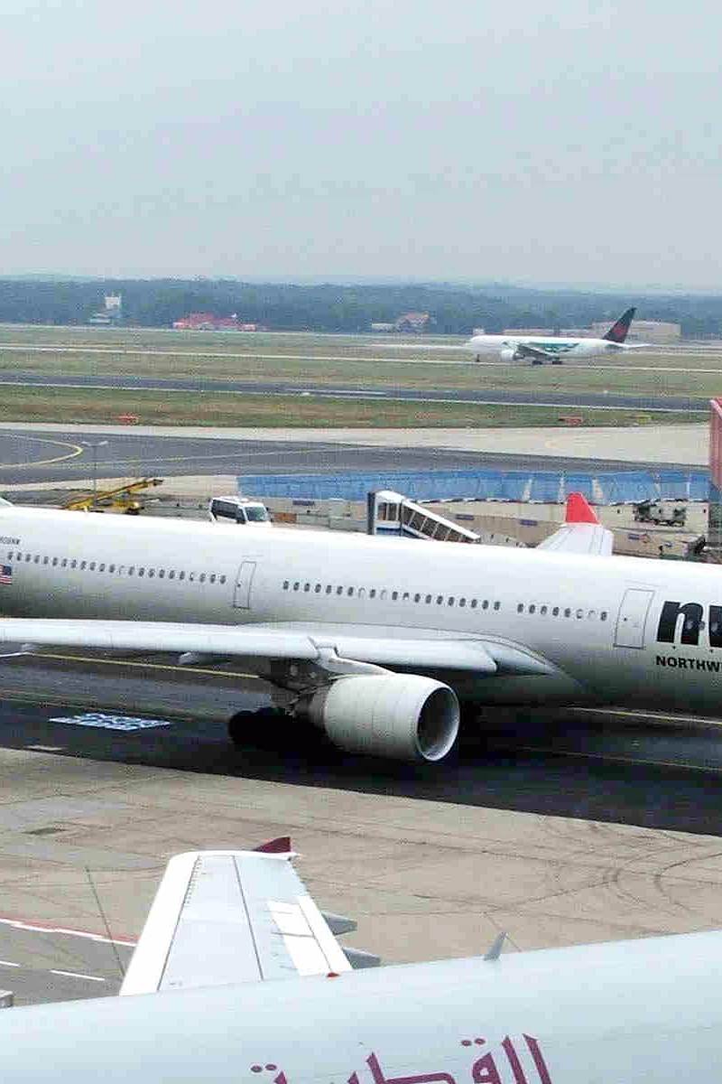 N808NW - Twin-engine aircraft