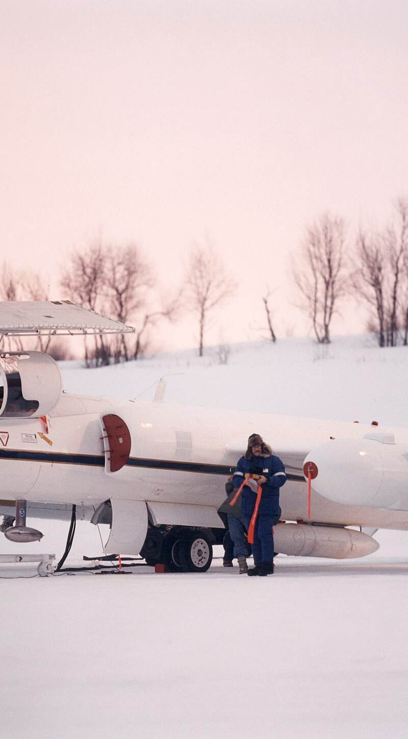 N809NA - Twin-engine aircraft