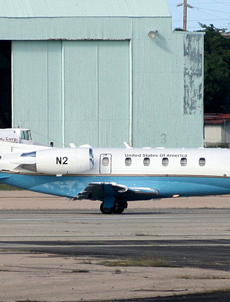 N2 - Business jet