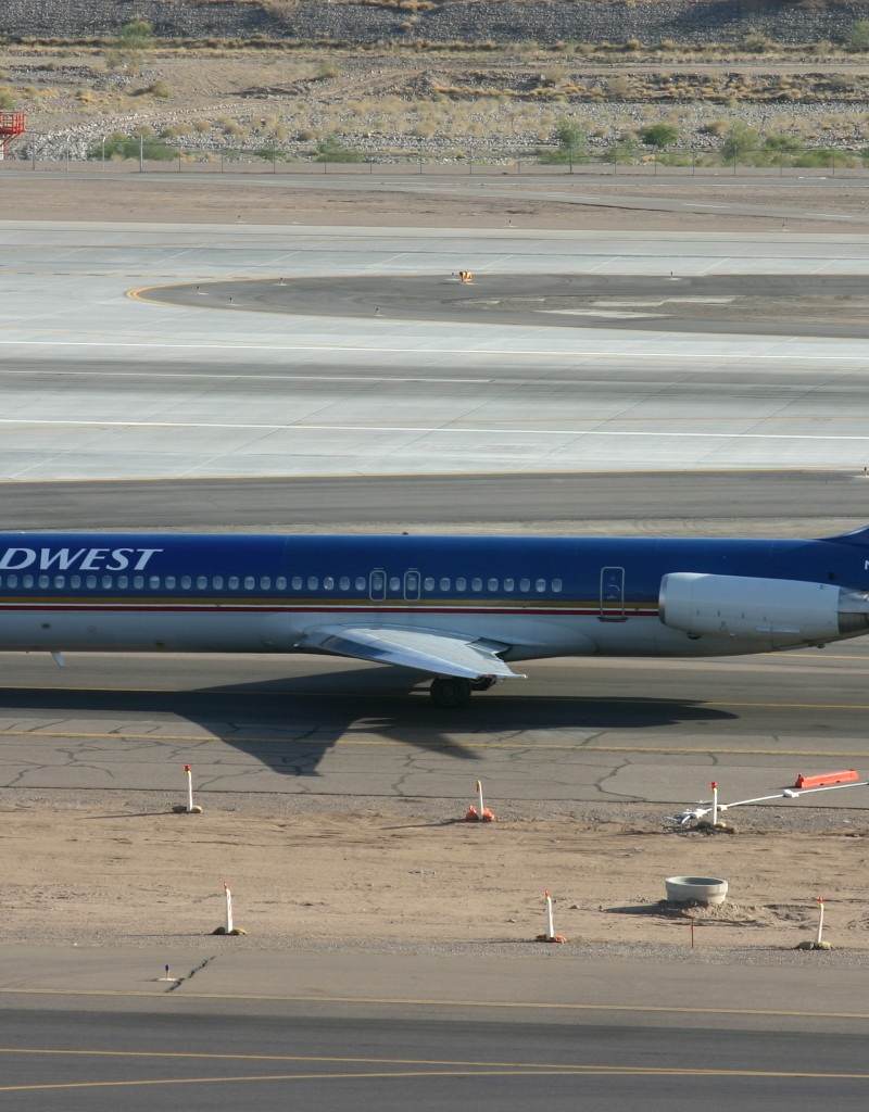 N810ME - Douglas
