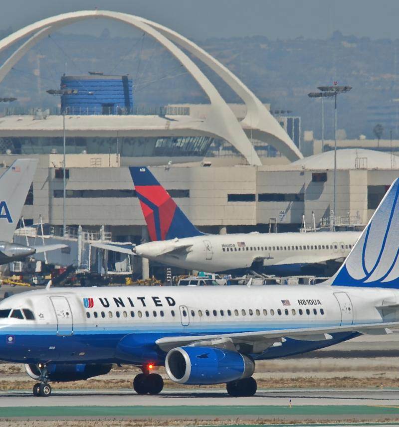 N810UA - Twin-engine aircraft