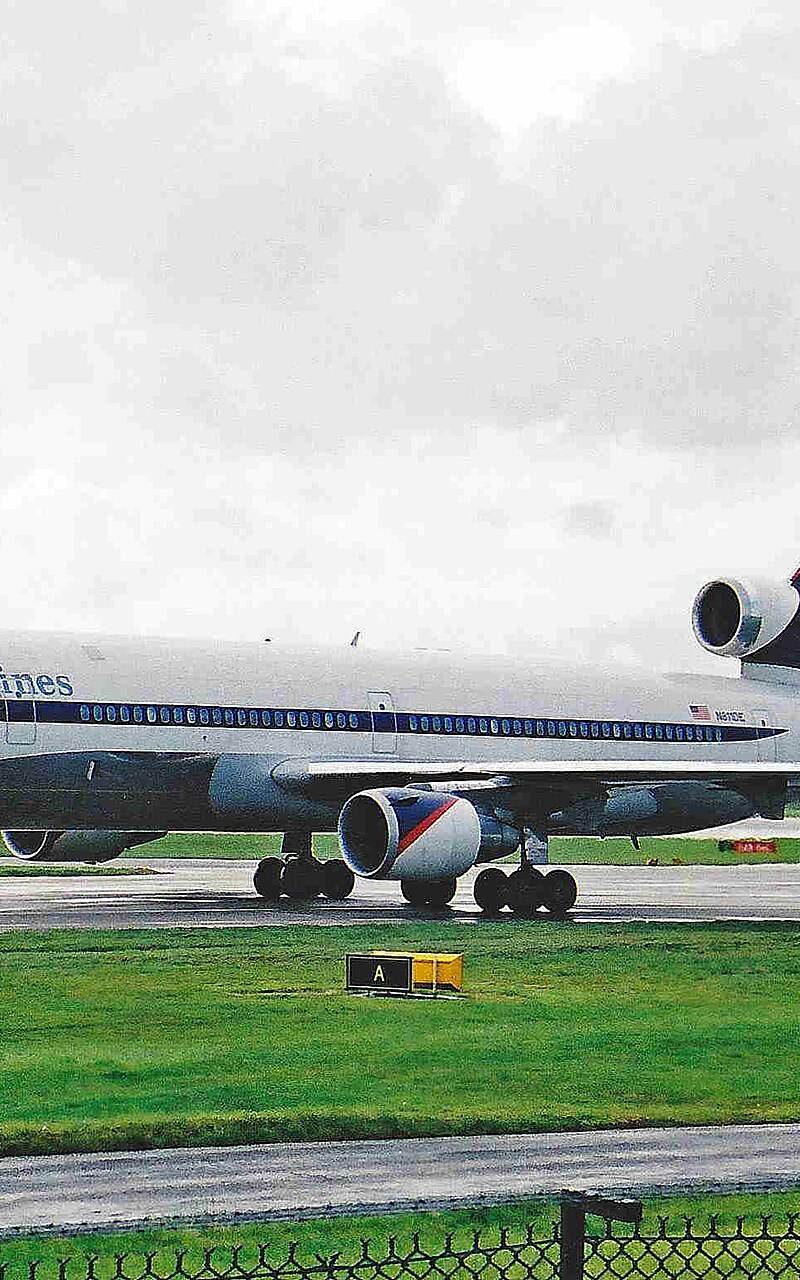 N811DE - Douglas