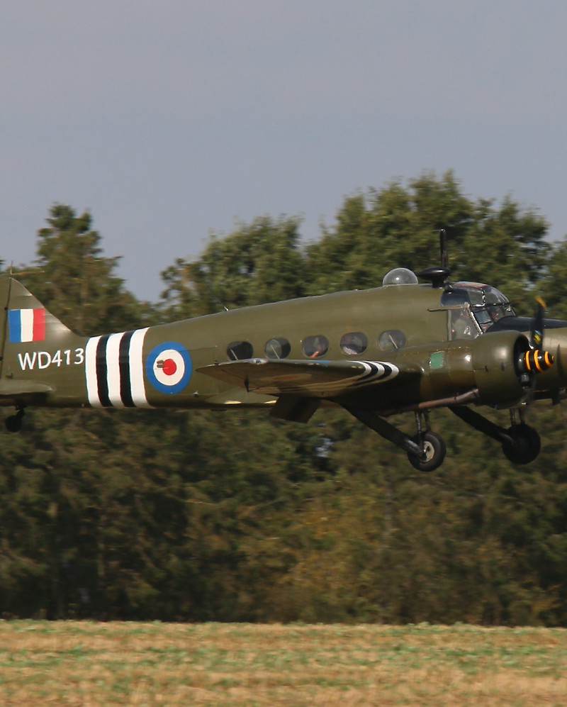 G-VROE - Twin-engine aircraft