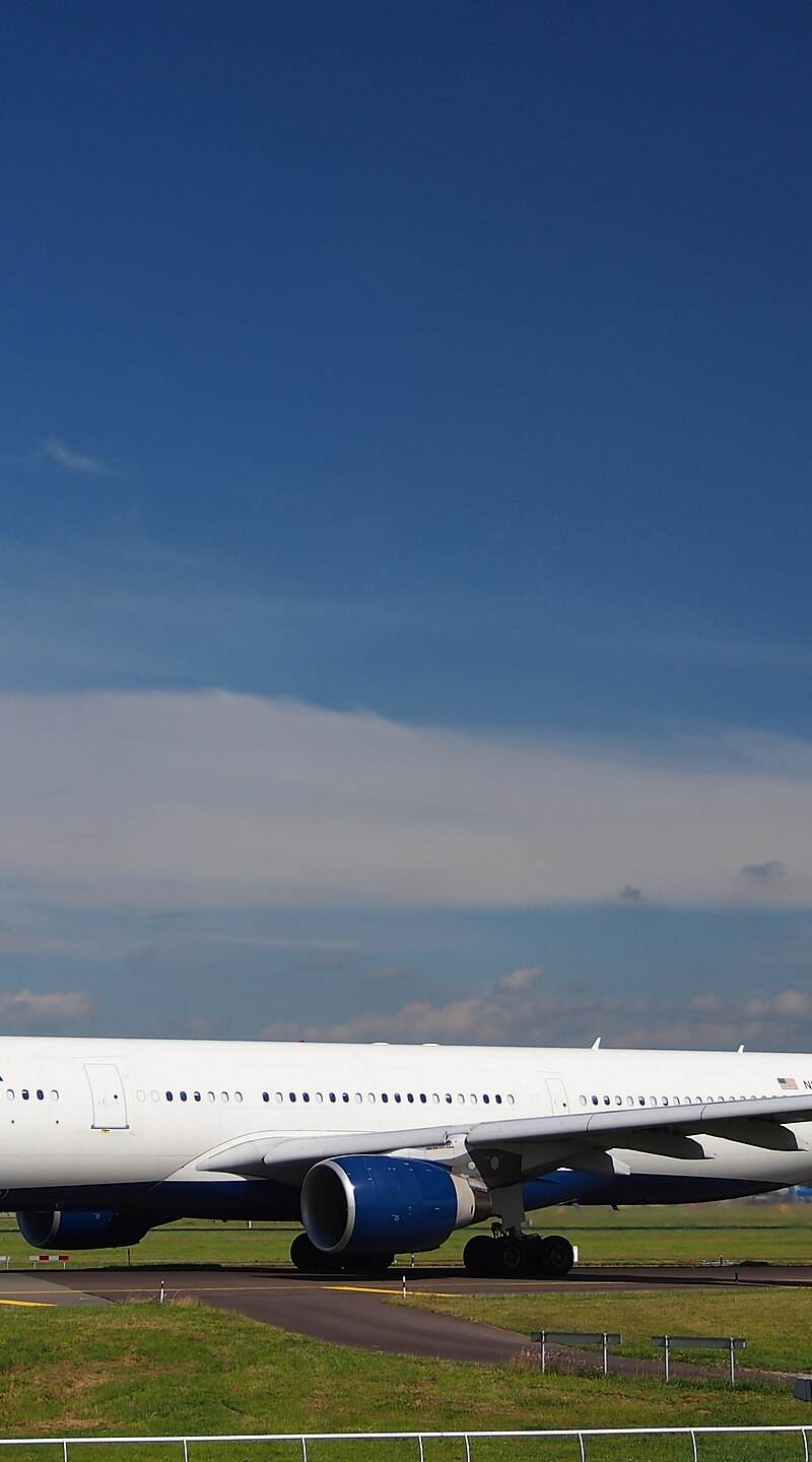 N812NW - Twin-engine aircraft