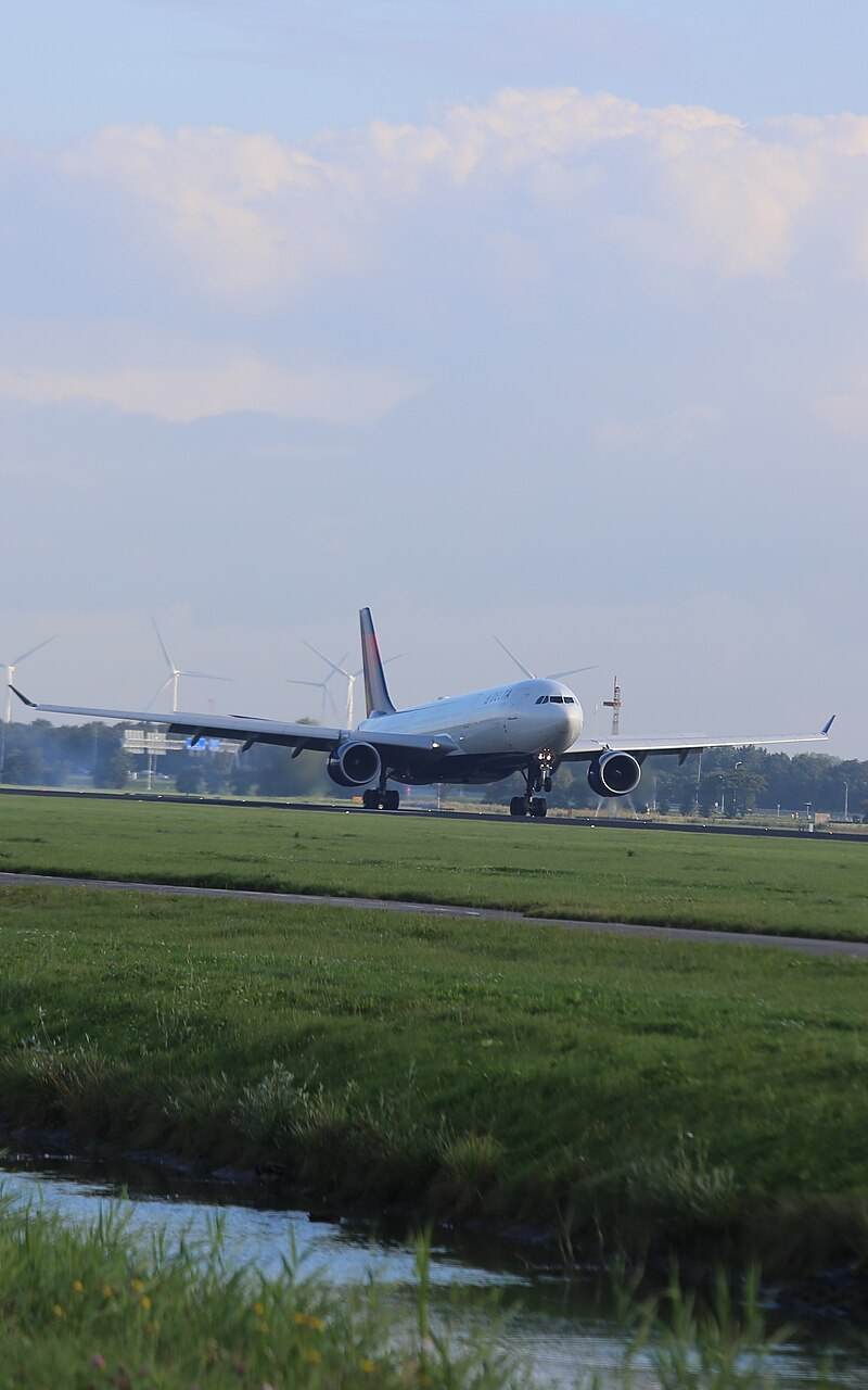 N812NW - Twin-engine aircraft