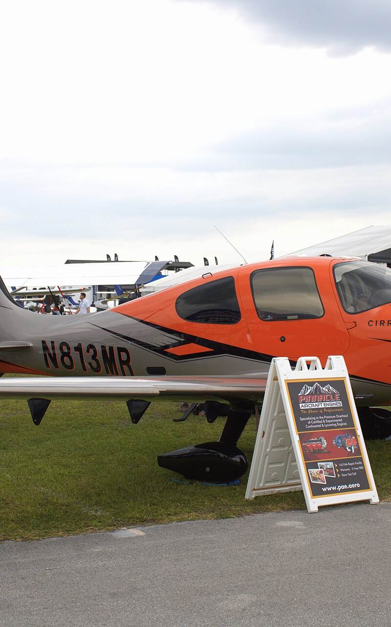 N813MR - Cirrus