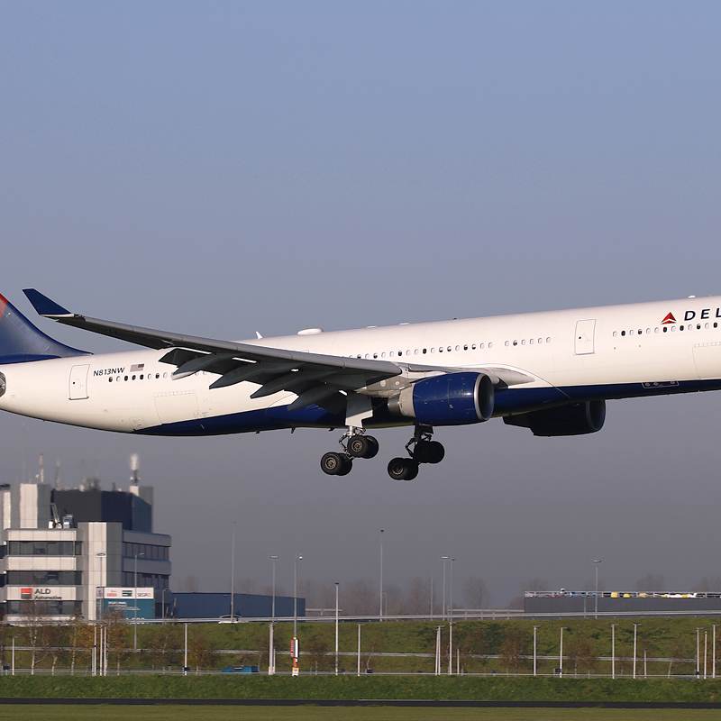 N813NW - Twin-engine aircraft