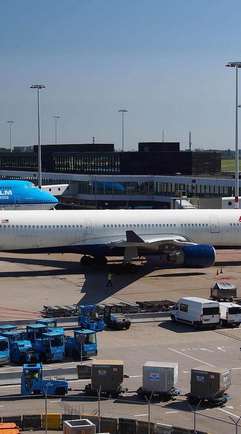N813NW - Twin-engine aircraft
