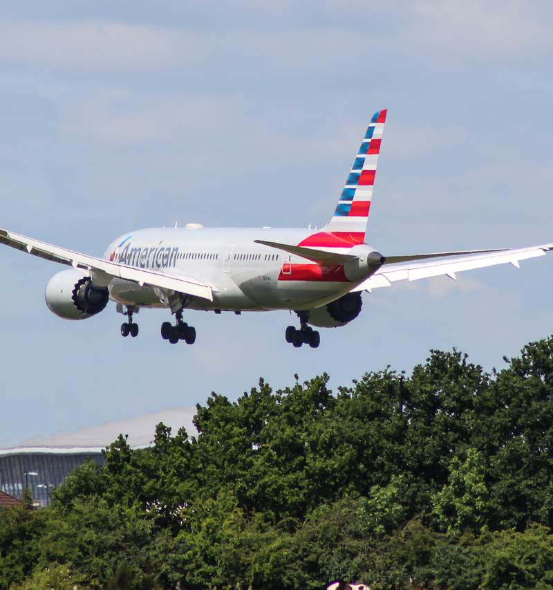 N814AA - Twin-engine aircraft