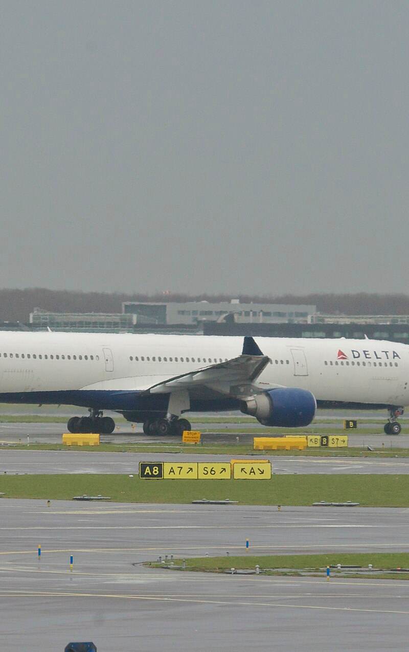 N814NW - Twin-engine aircraft