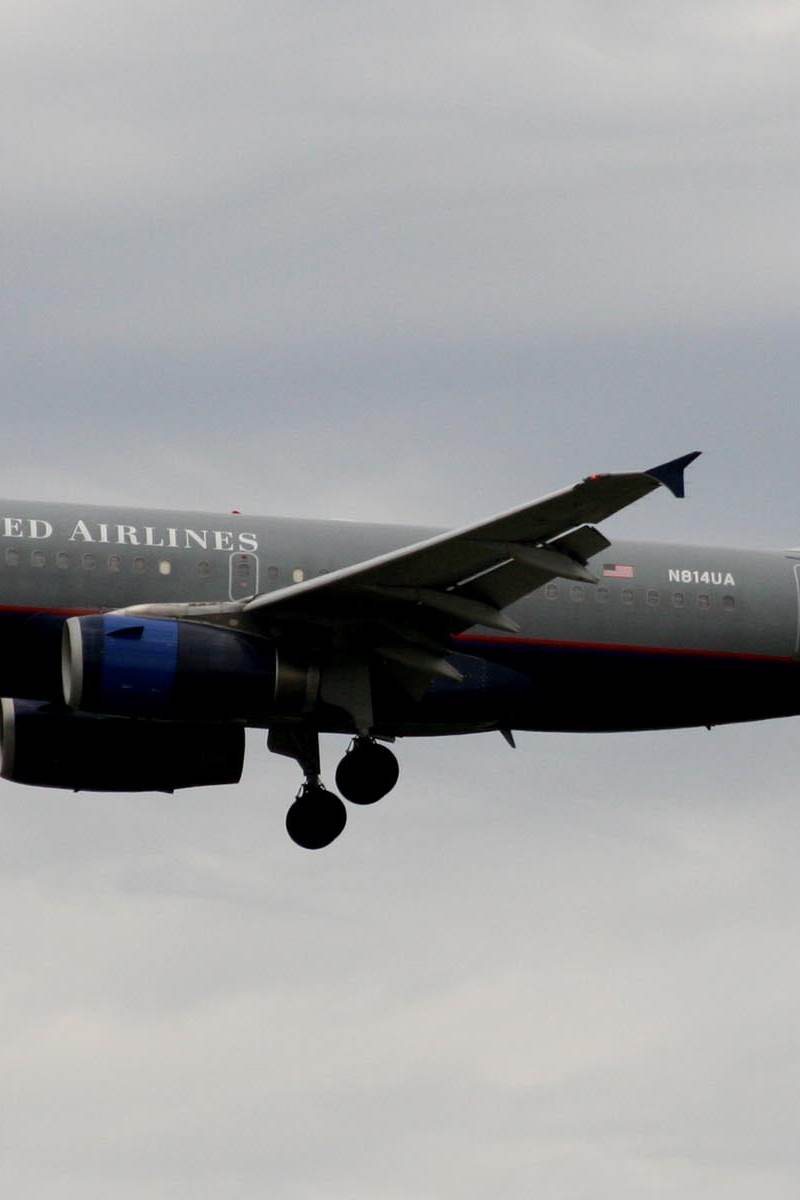 N814UA - Twin-engine aircraft