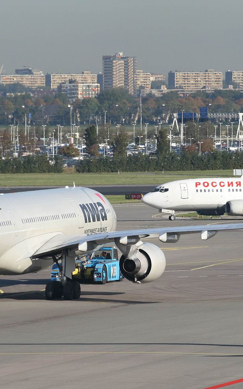 N815NW - Twin-engine aircraft