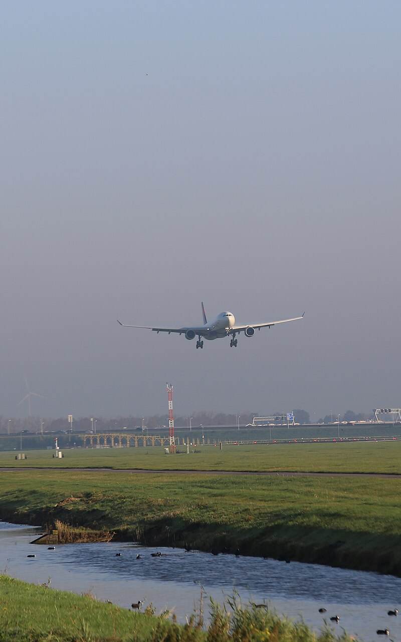 N815NW - Twin-engine aircraft