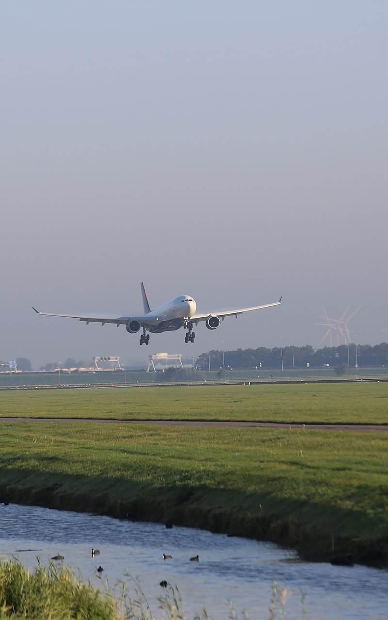 N815NW - Twin-engine aircraft