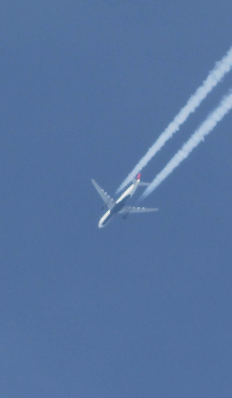 N816NW - Twin-engine aircraft