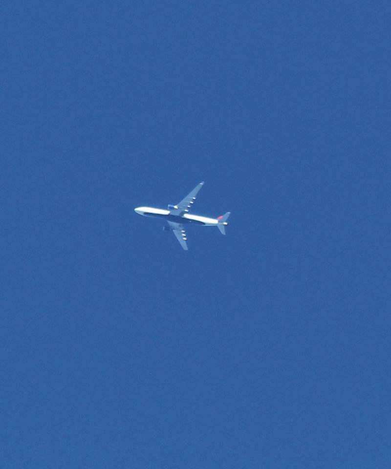 N817NW - Twin-engine aircraft