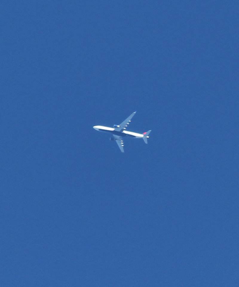 N817NW - Twin-engine aircraft