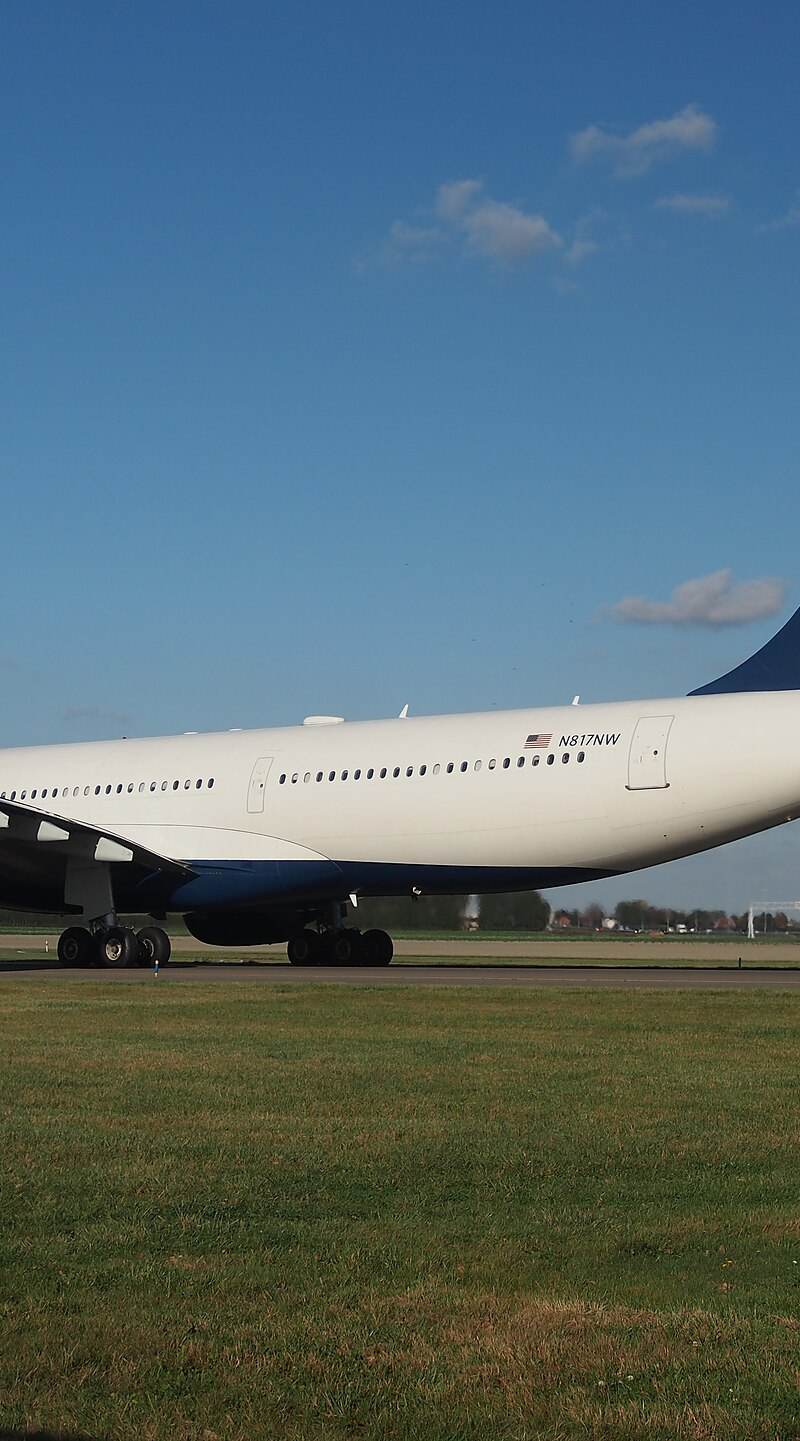 N817NW - Twin-engine aircraft