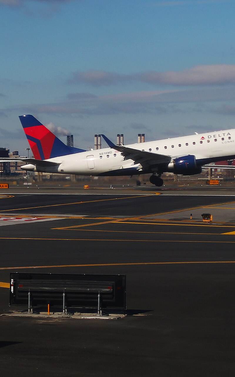N818MD - Embraer