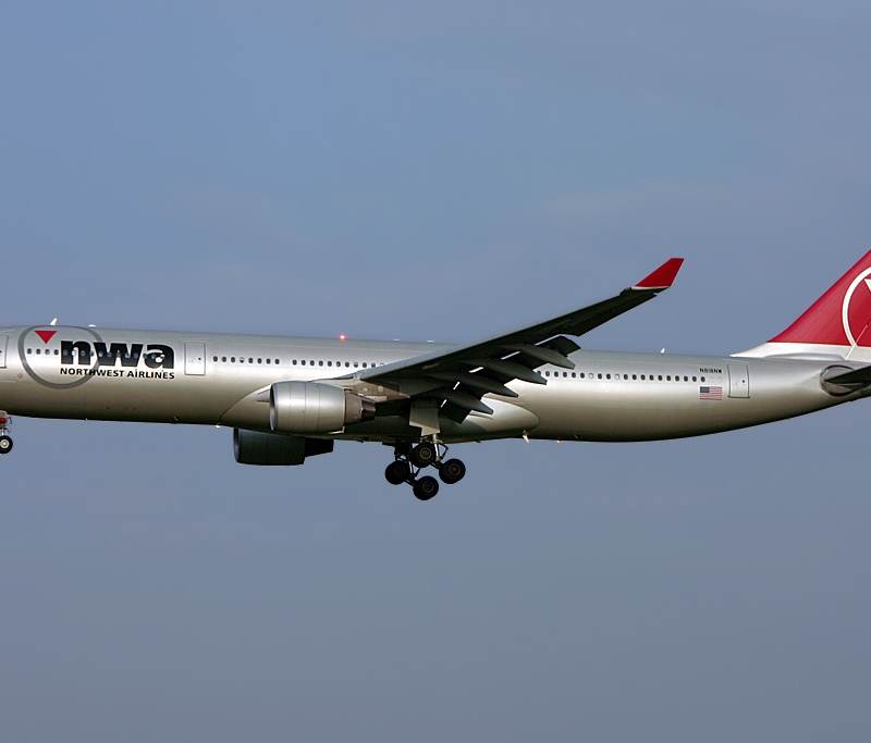 N818NW - Twin-engine aircraft