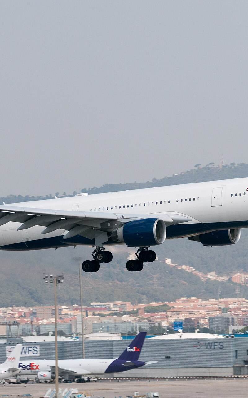 N818NW - Twin-engine aircraft