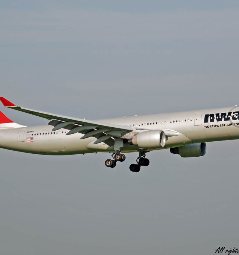 N818NW - Twin-engine aircraft