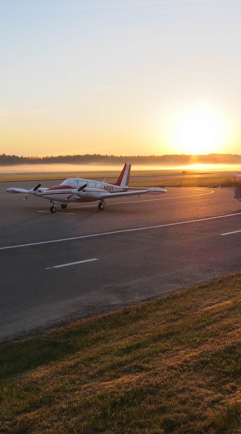 N818Y - Twin-engine aircraft
