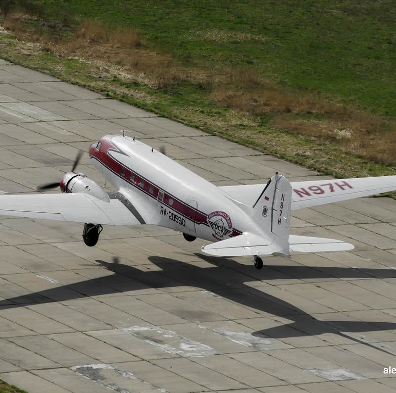 N97H - Twin-engine aircraft