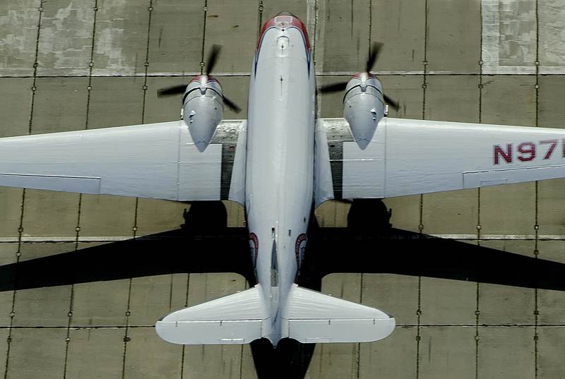 N97H - Twin-engine aircraft
