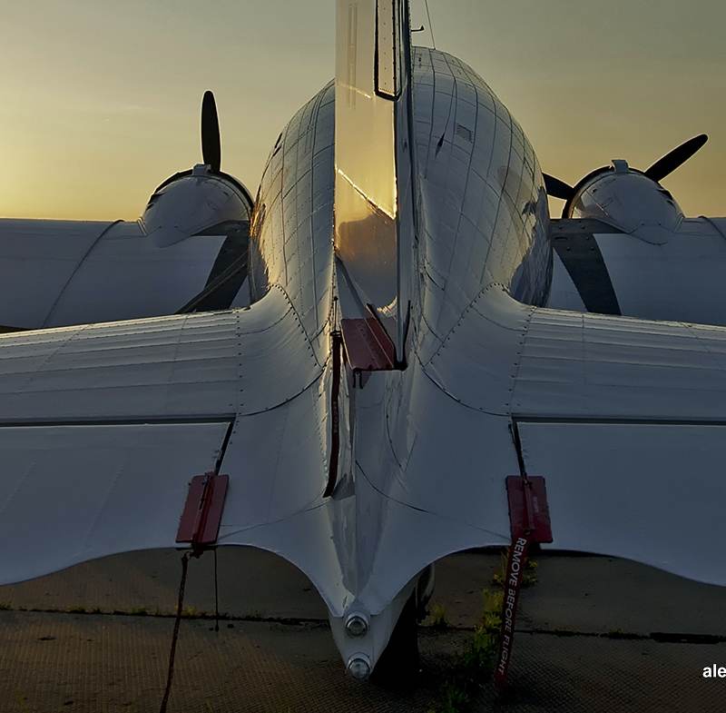 N97H - Twin-engine aircraft