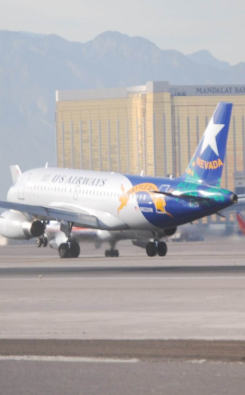 N822AW - Twin-engine aircraft