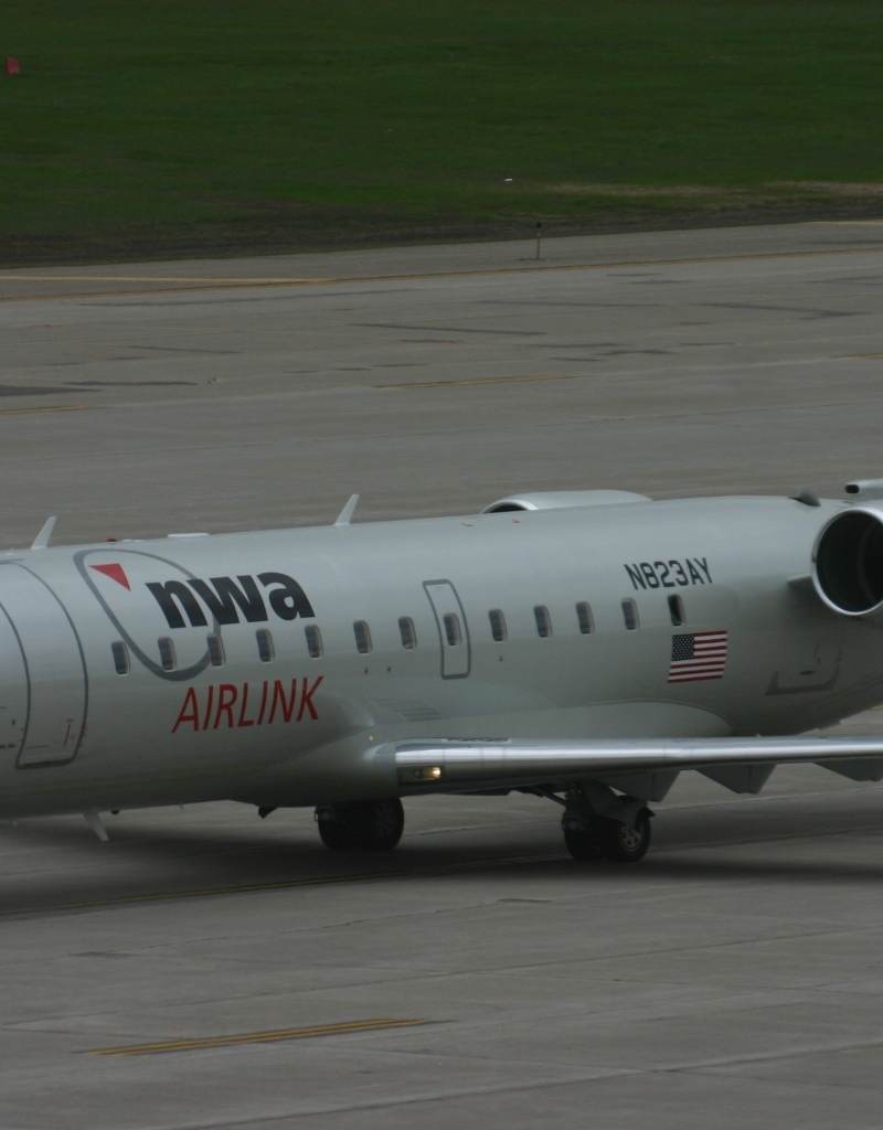 N823AY - Bombardier