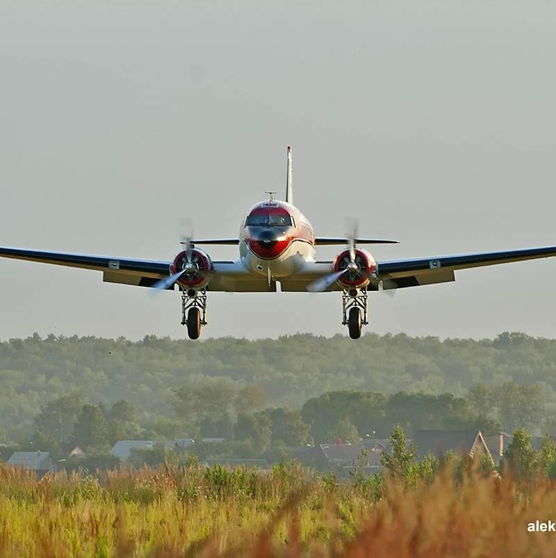 N97H - Twin-engine aircraft