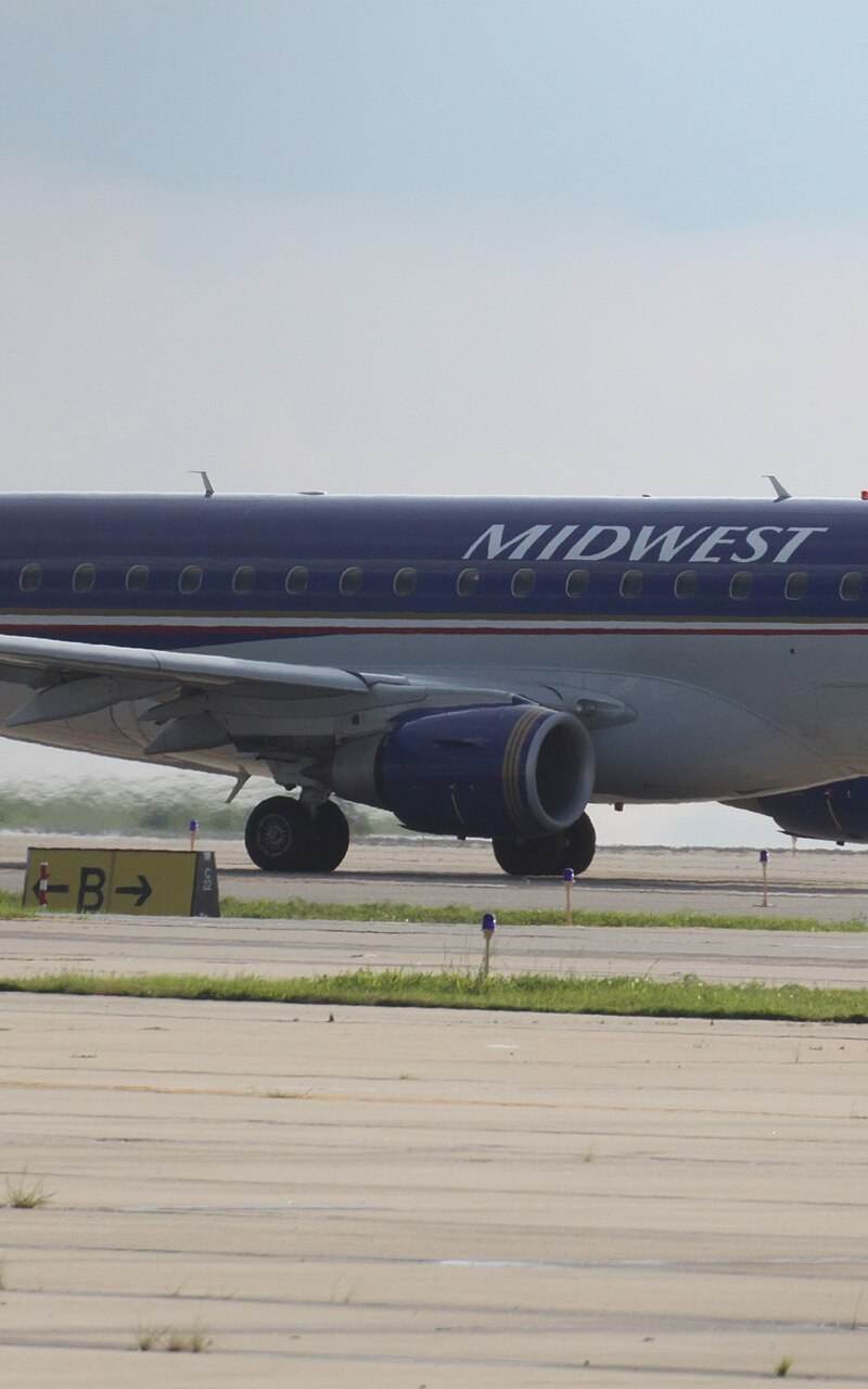 N823MD - Embraer