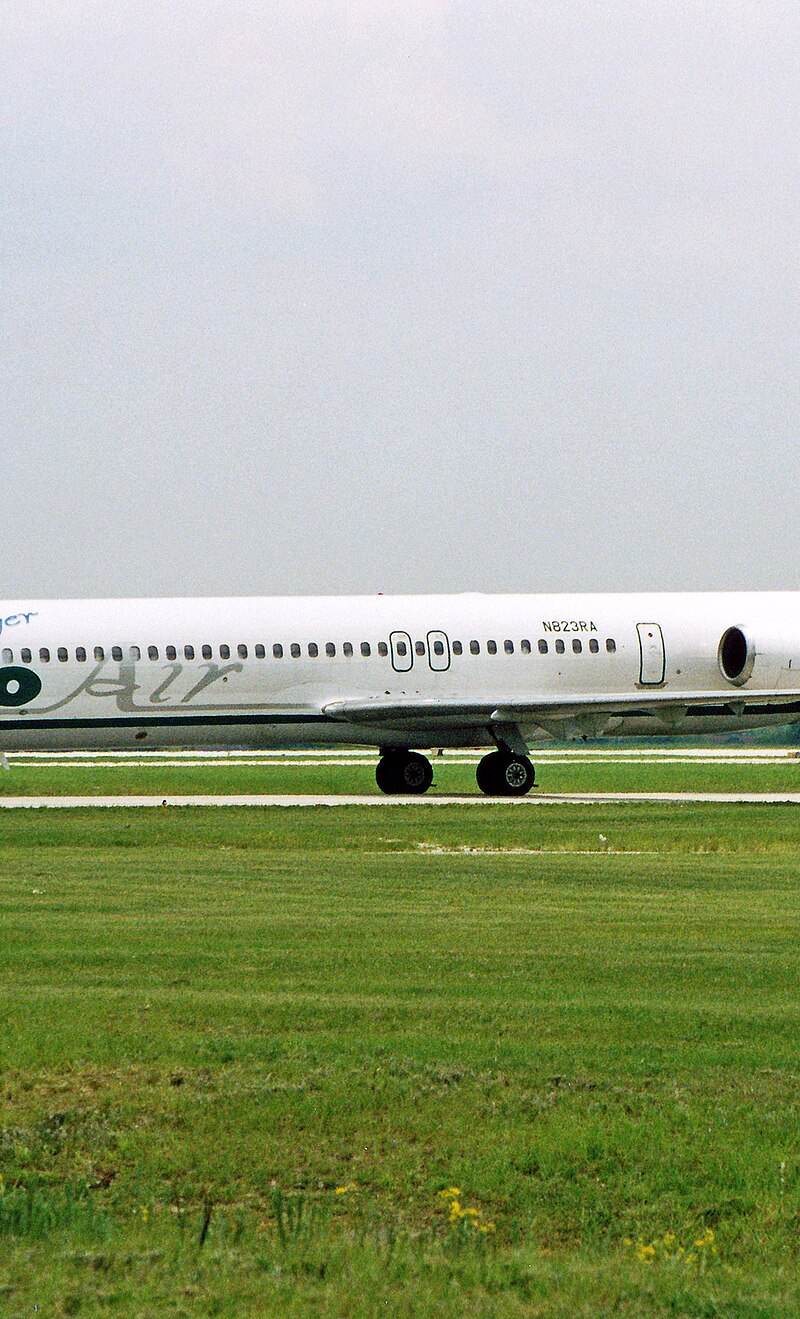 N823RA - Douglas