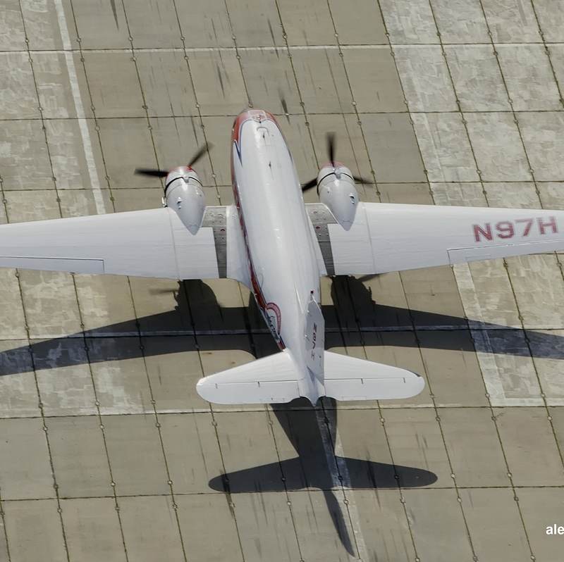 N97H - Twin-engine aircraft