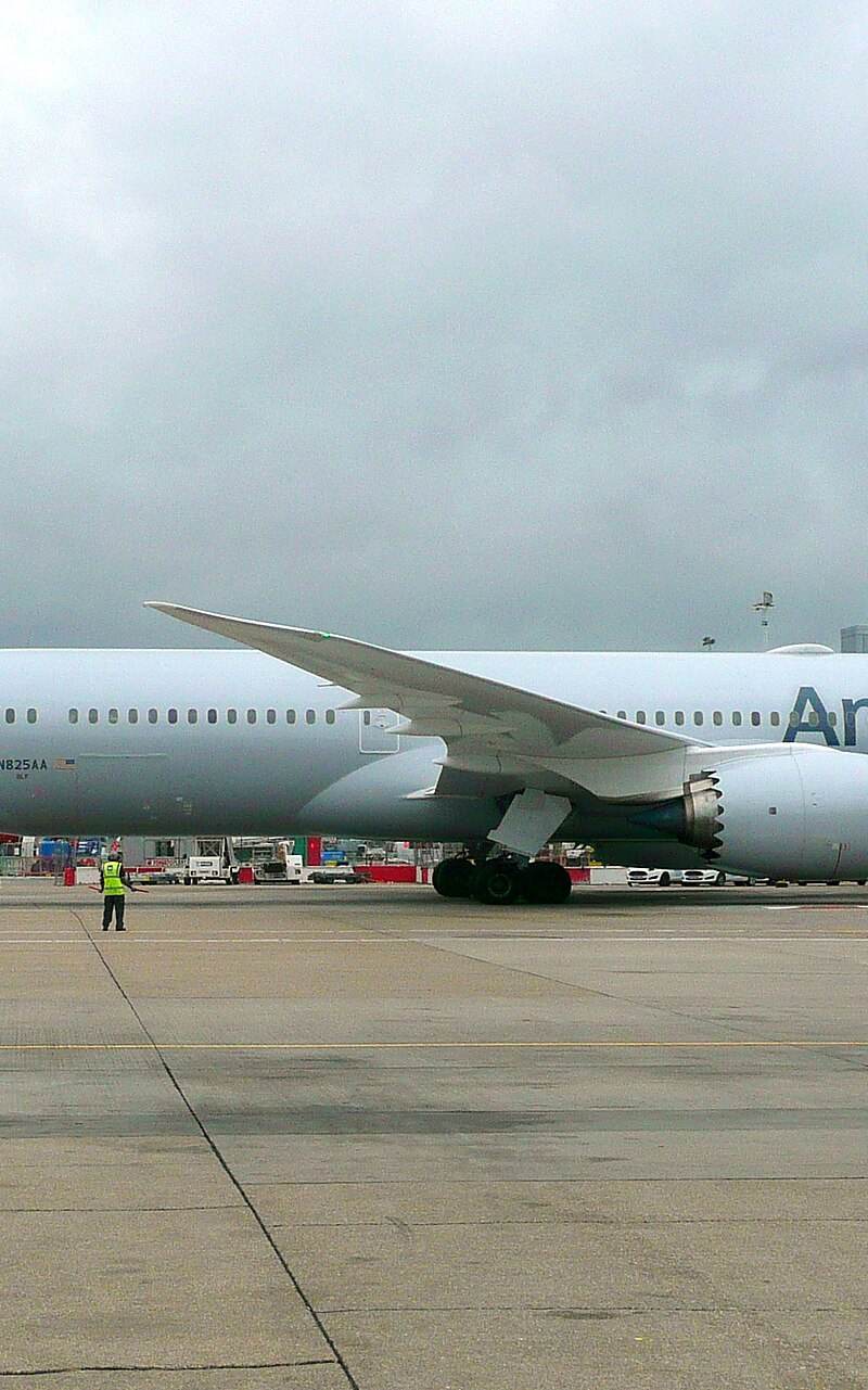 N825AA - Boeing