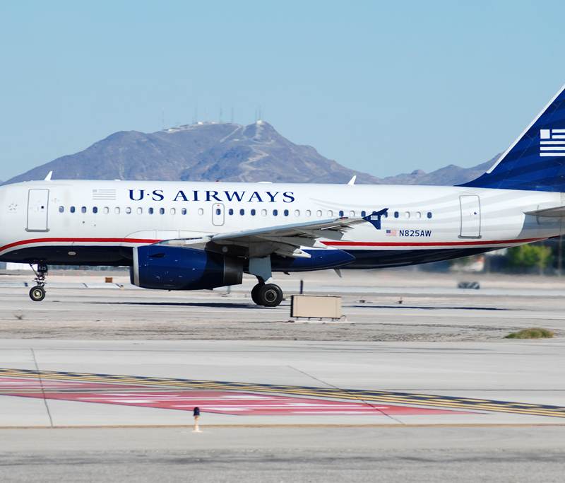 N825AW - Twin-engine aircraft