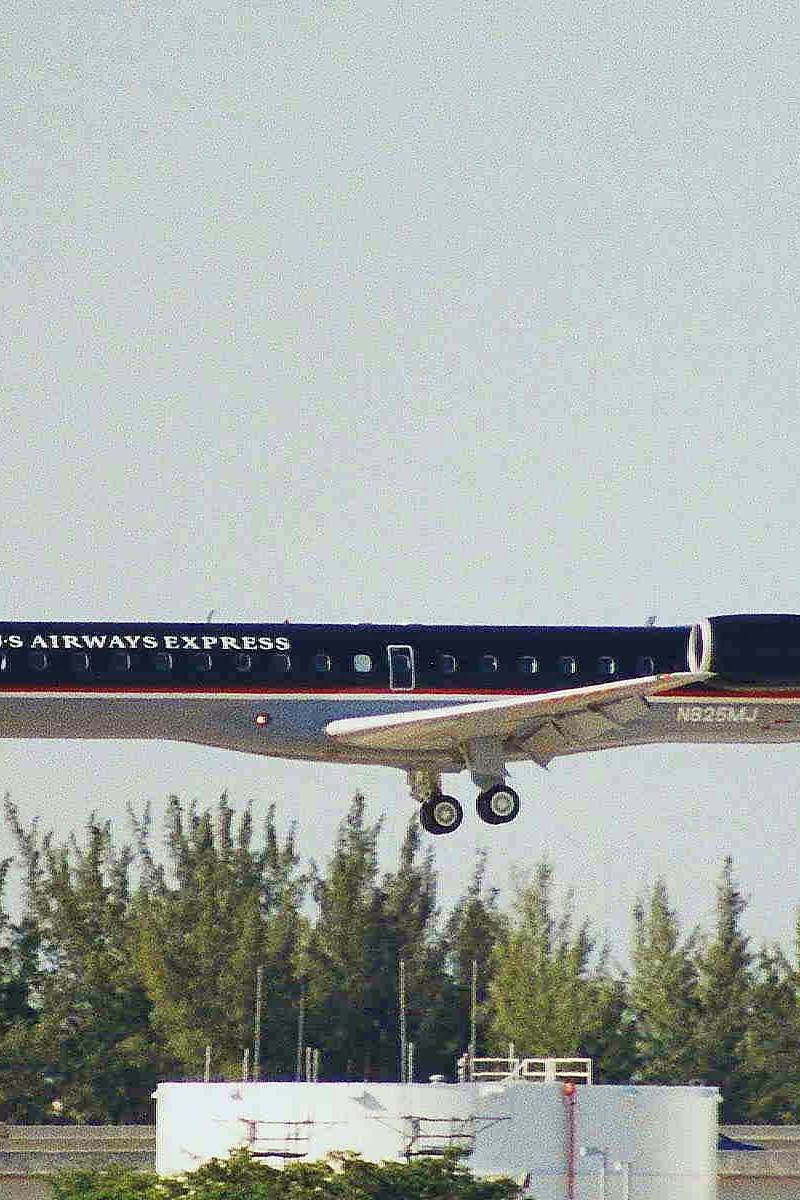 N825MJ - Embraer
