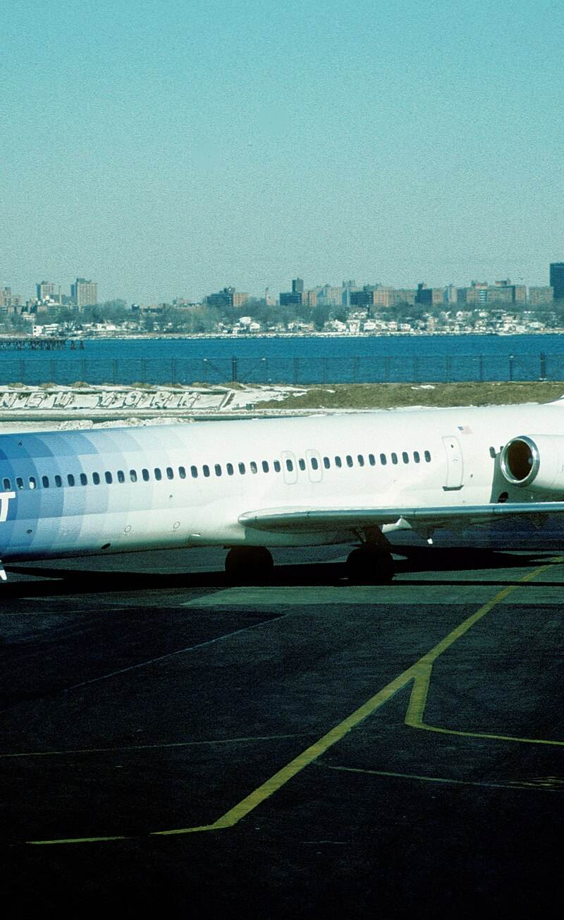 N825NK - Douglas