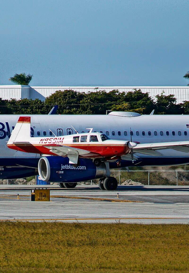 N959IM - Twin-engine aircraft