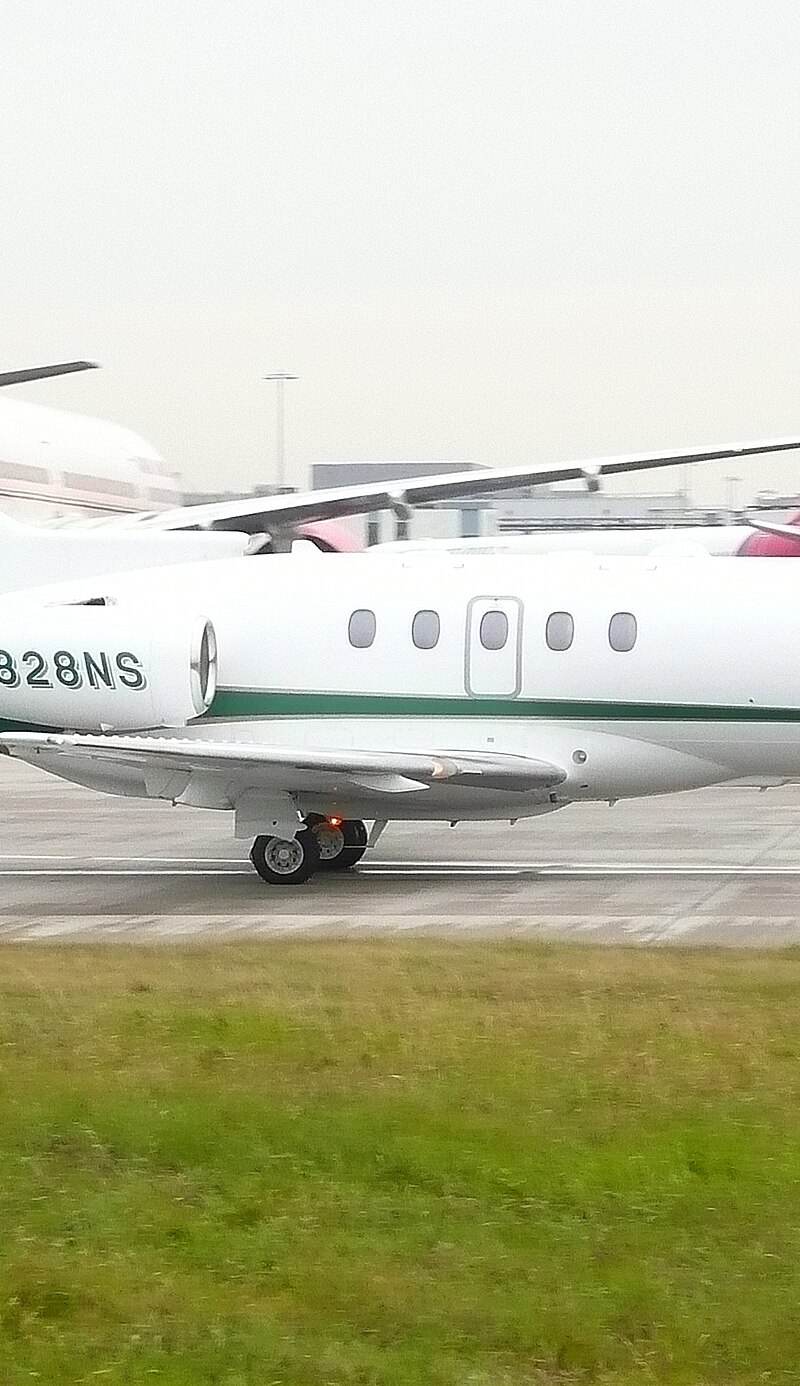 N828NS - Business jet