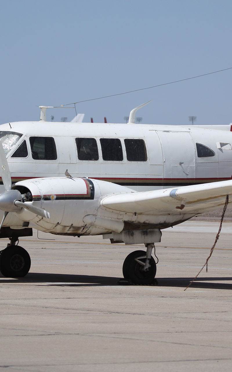 N828Q - Twin-engine aircraft