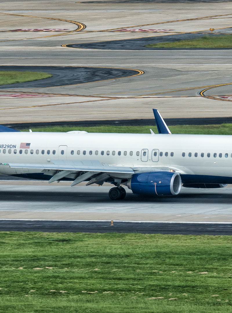 N829DN - Twin-engine aircraft