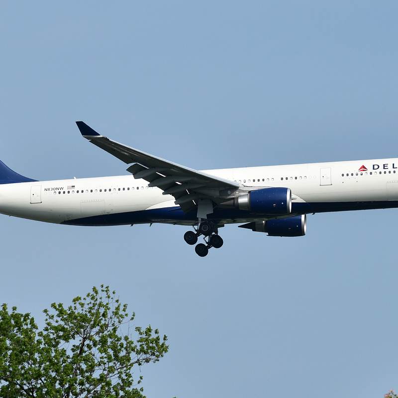 N830NW - Twin-engine aircraft