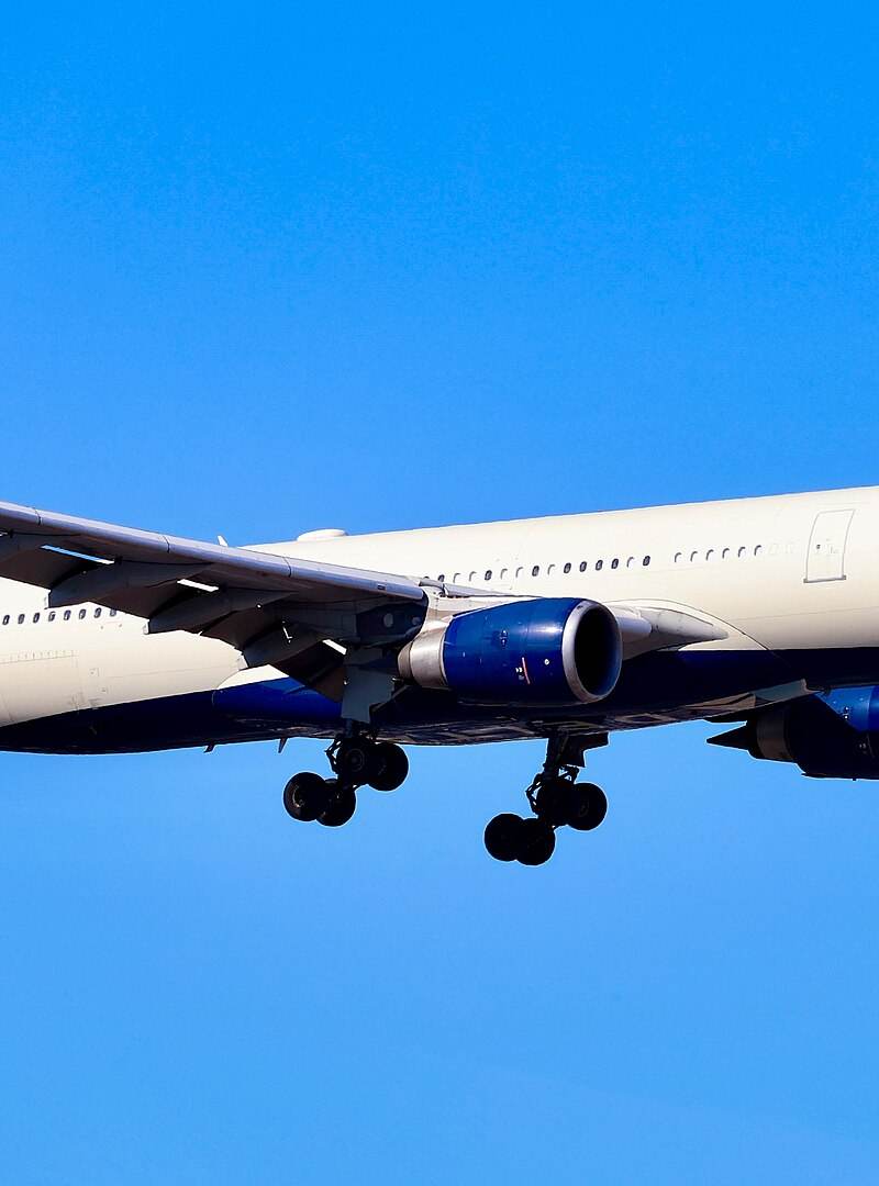 N831NW - Twin-engine aircraft