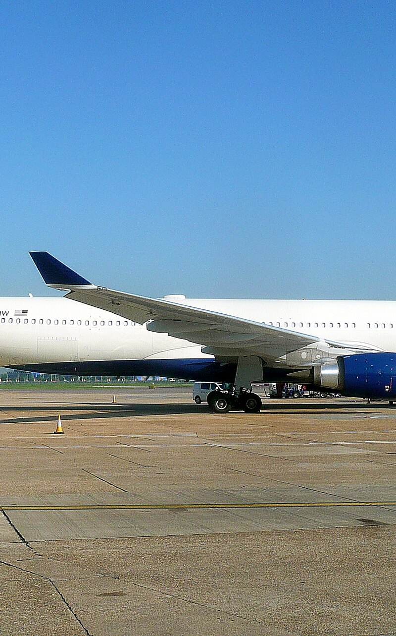 N831NW - Twin-engine aircraft