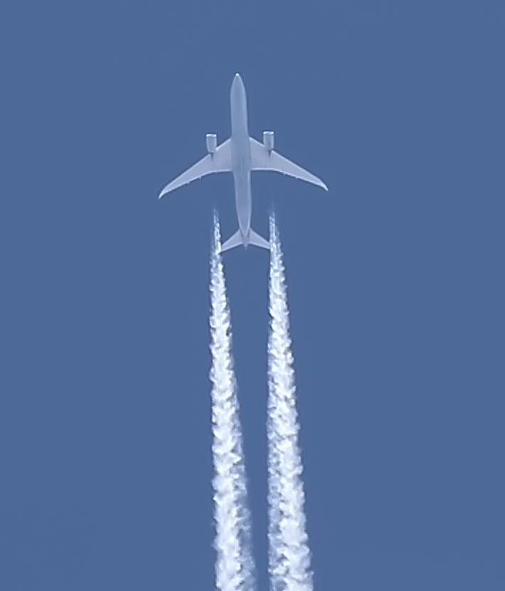 N832AA - Twin-engine aircraft