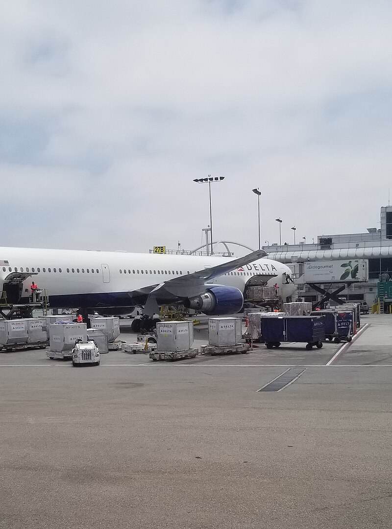 N832MH - Twin-engine aircraft